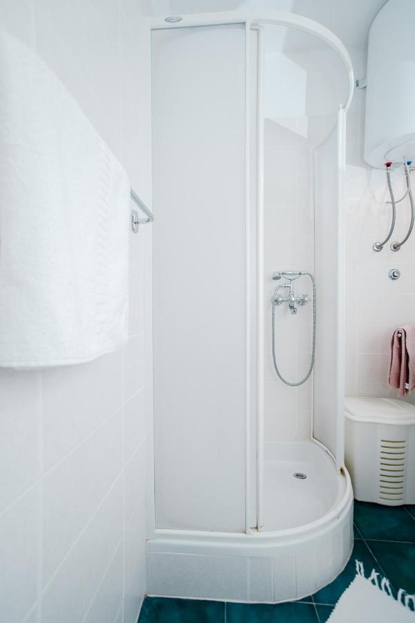 Apartman Uz More Vis Exteriör bild