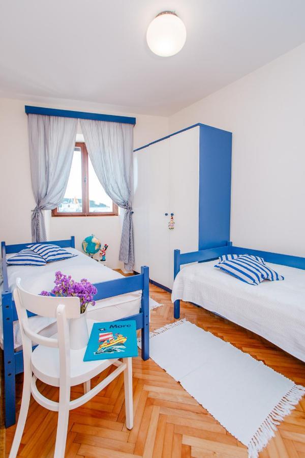 Apartman Uz More Vis Exteriör bild