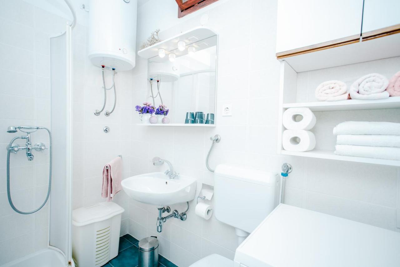 Apartman Uz More Vis Exteriör bild